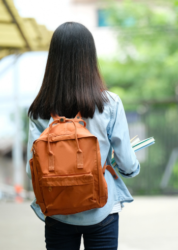 Homeshop18 school bags online